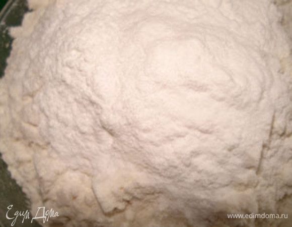 Муку смешайте с разрыхлителем.