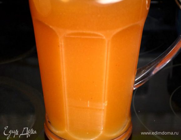 Добавить в кувшин сахарный сироп( растворить в 1 стакане горячей воды 1 стакан сахара), лимонный сок, чай готовый и пищевой лед. Перемешать и поставить в холодильник.