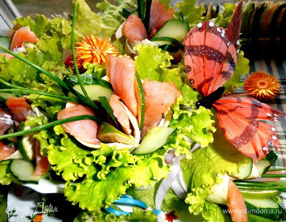 Букетики устанавливаем в салатницу или на плоской тарелке кружком...