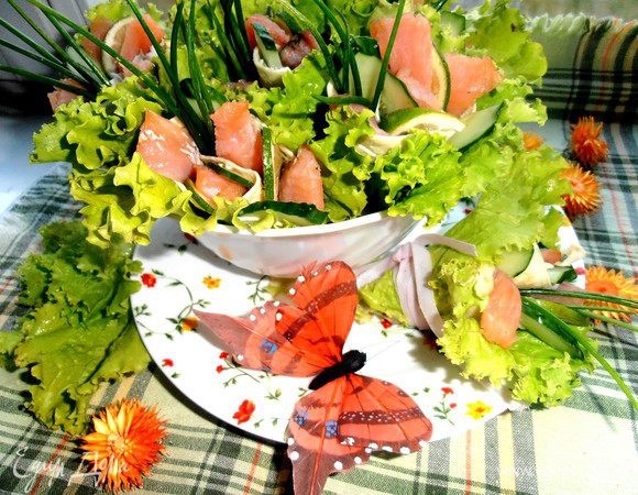 Вот так блюдо выглядит со стороны... Очень яркое,бросается в глаза и рекомендую для праздничного стола))))