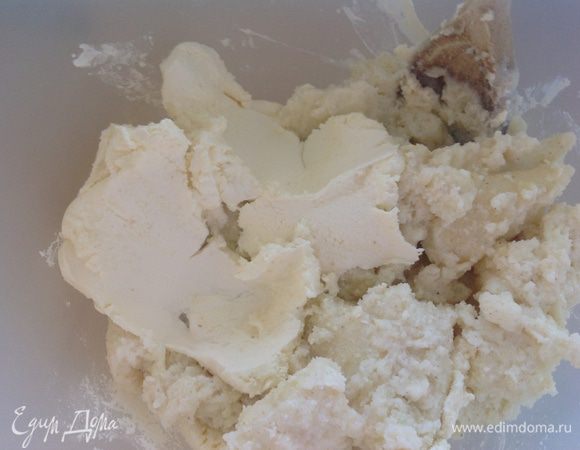 Когда каша остынет, добавить к ней ванилин и маскарпоне