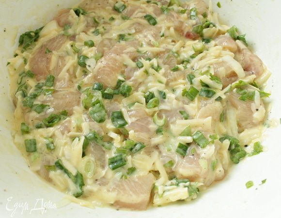 Хорошо перемешать, накрыть крышкой и поставить в холодильник.