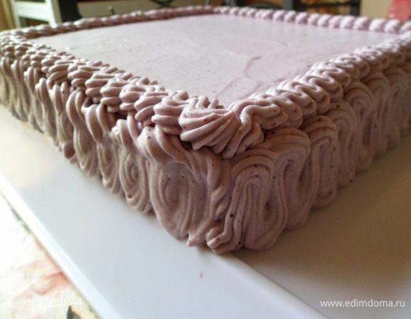 украшаем торт листиками мяты,клубникой и черникой. Приятного аппетита!