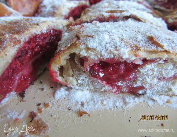 Можно подавать тёплым, полить сладким соусом.