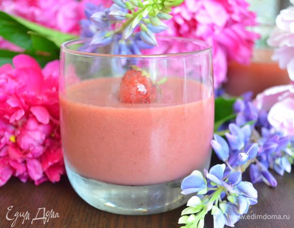 разложить по креманкам и убрать в холодильник на ночь. За это время он застынет и станет плотным, но все же воздушным и очень нежным! 