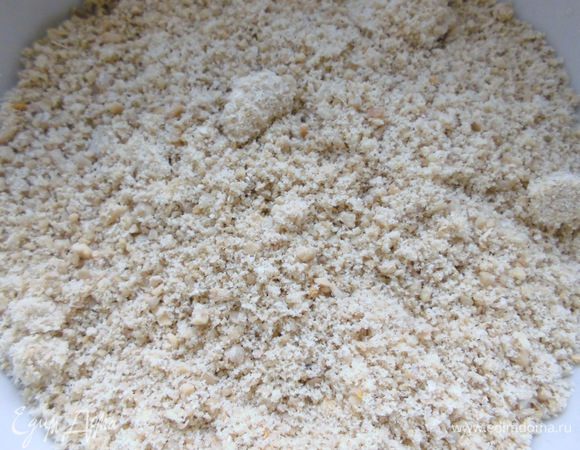 Остальные семечки измельчить в кофемолке в муку.