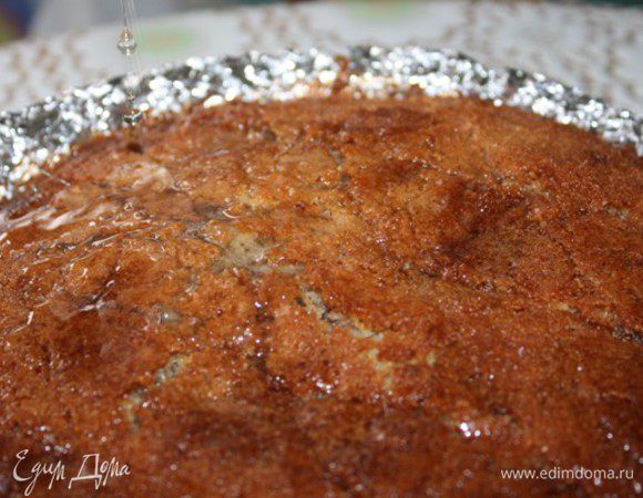 Полить горячий Самали кипящим сиропом.