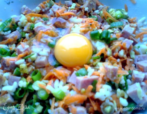 Вбиваем яйцо для связки..., да и вкуснее так будет!