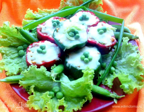 Сверху украшаем молодым горошком...., он тоже полезный)))