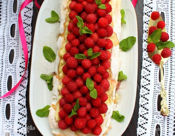 Сверху выкладываем малину, украшаем мятой и приступаем. Приятного Вам аппетита!!!!