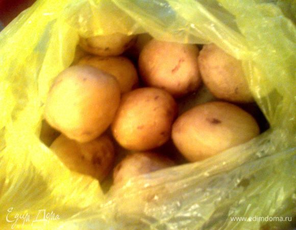 Осторожно вынимаем при помощи прихваток тарелку с пакетом и смотрим, что у нас получилось)))