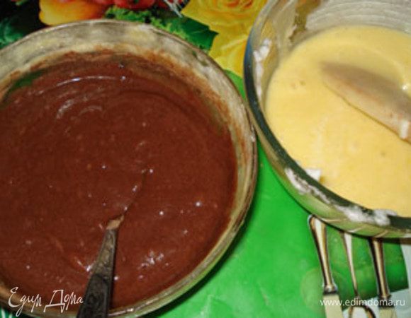 К одной части добавьте какао.