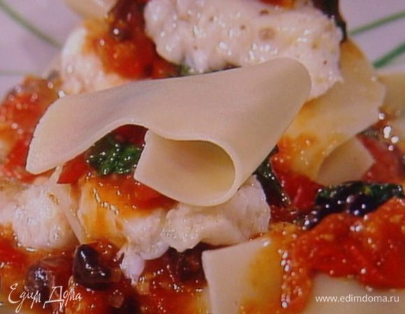 ...Заканчиваем листом теста, покрыиым соусом