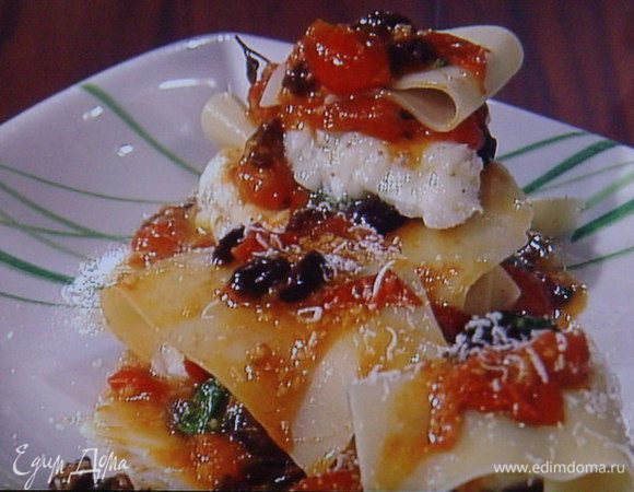 А теперь очередь пармезана, натёртого на тёрке