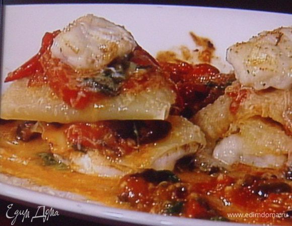  Лазанью запечь при 180° около 5 мин до расплавления сыра или под грилем.