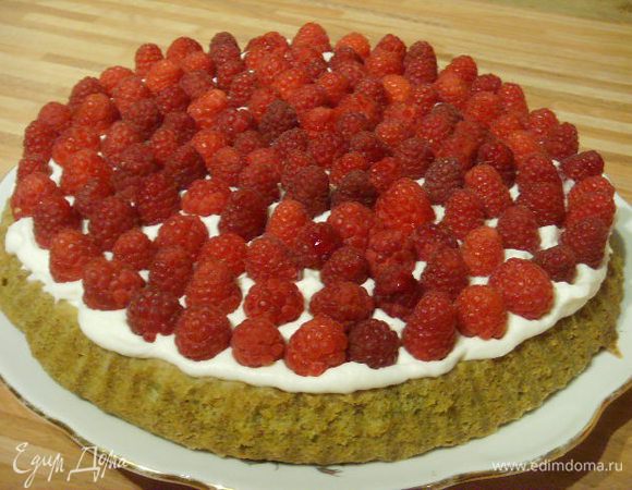 Хочу всем порекомендовать прекрасный "Тарт с зелёным чаем и малиной" от Лизы Пироговой ( Liza Pirogova ), который я пекла на прошлые выходные. Очень вкусный и ароматный.