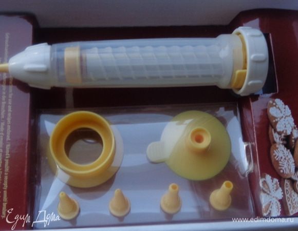  Я разрисовала айсингом с помощью кулинарной ручки ( не могу нарадоваться на нее!) и кукурузными шариками.