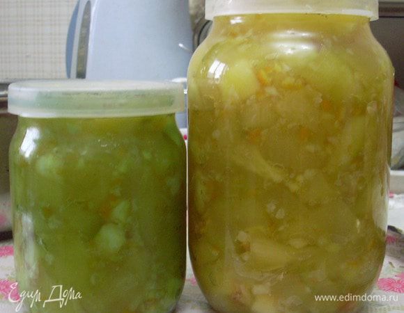 Если хотите сделать заготовку, то необходимо разложить цукаты по чистым сухим банкам, придавливая ложкой, сверху добавить пару ложек сиропа. Хранить в холодильнике.