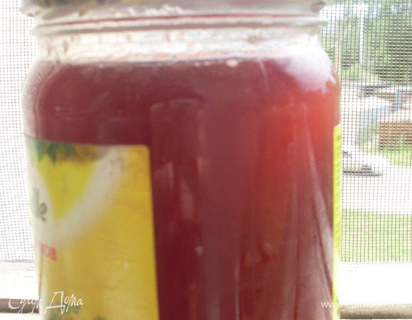 Разложить желе по сухим чистым банкам. Хранить в холодильнике.