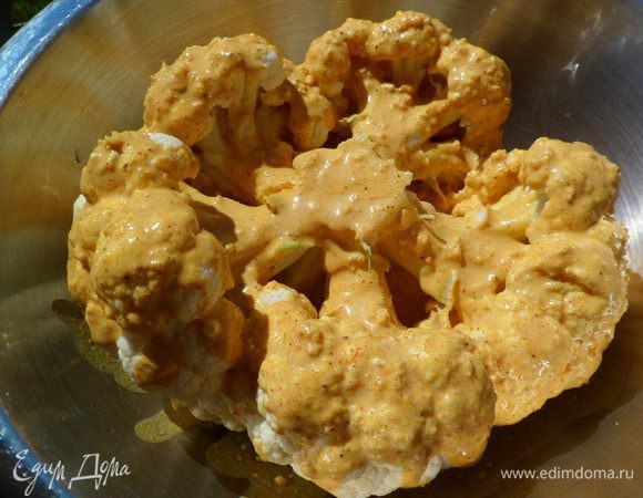 Поливаем маринадом  хорошо и накрыв оставляем мариноваться 30 минут ,можно более.