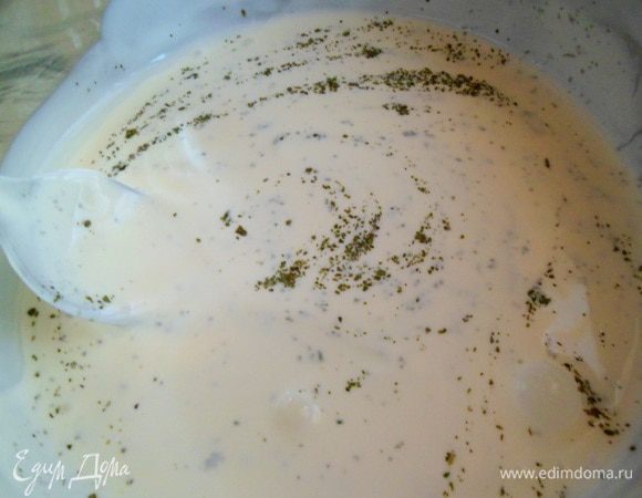 содиняем с йогуртом ,солью и лим.соком,перемешиваем.Запеченную ,ароматную капусту подаем теплой с овощами,можно и с мясом.Приятного аппетита.