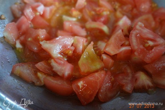 Яичница с томатной пастой и луком
