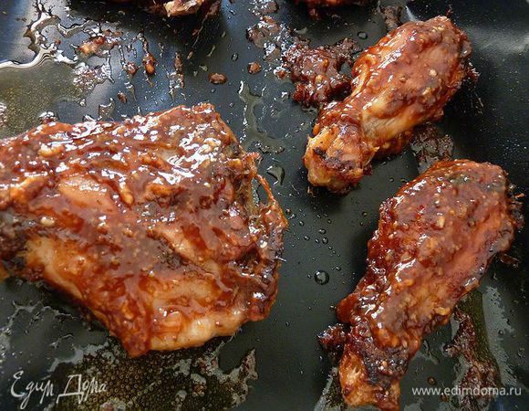 Перевернуть , смазать соусом и запекать уже 5 минут , так продолжать до полной готовности ( маленькие кусочки готовы минут через 30 - 40 , кусочки по толще по дольше ) так же можно жарить на гриле , соответственно время жарки уменьшается . 