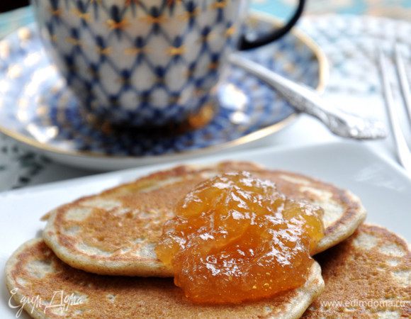 Муку смешать и просеять. Добавить соль, сахар, разрыхлитель.