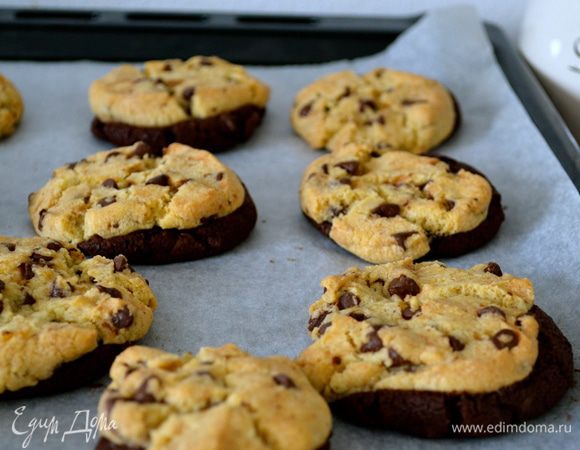 Выпекать печенье в разогретой духовке 12-15 минут. Готовое печенье достать из духовки, дать полежать минут 5 на противне... 