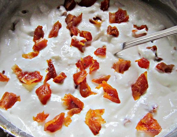 Добавить курагу к творожной массе и перемешать.