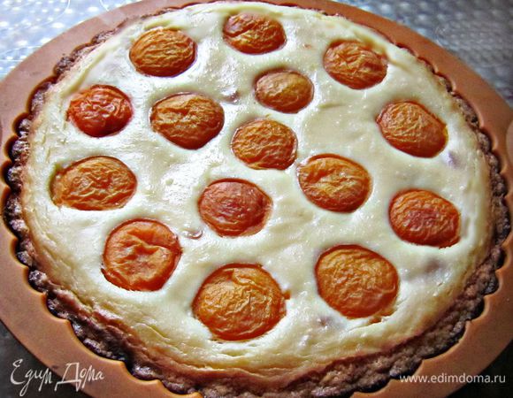 Выпекать пирог в нагретой до 180г духовке 45-50 мин. Творожная масса должна загустеть, тесто подрумяниться. После выпекания дать пирогу остыть и поместить в холодильник на 3-4 ч.