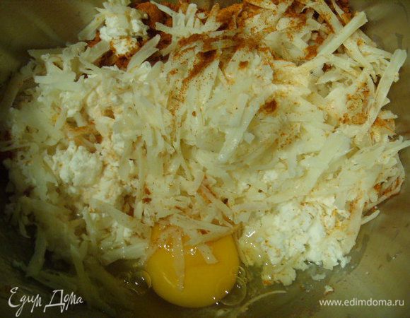 Добавить яйцо и 2 ст л молока,