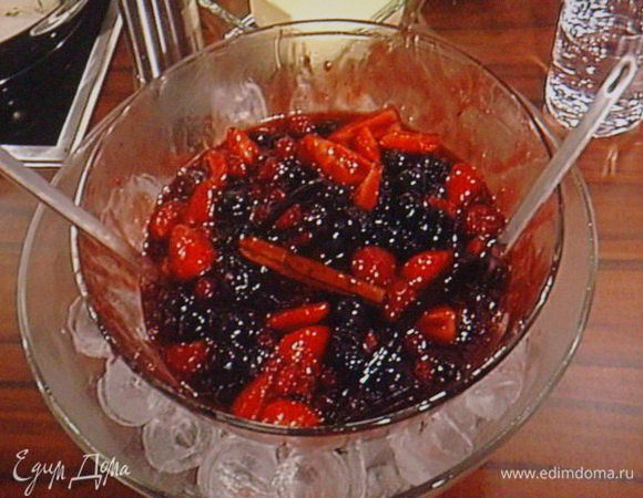 осторожно перемешать. Дать настояться и чуть охладиться.