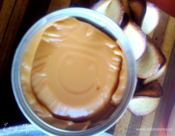 Как Вы понимаете,сгущёнку я проставила вариться ещё утром ровно на три часа на умеренном огне. Можно отварить заранее за несколько дней или просто купить уже варёную)))