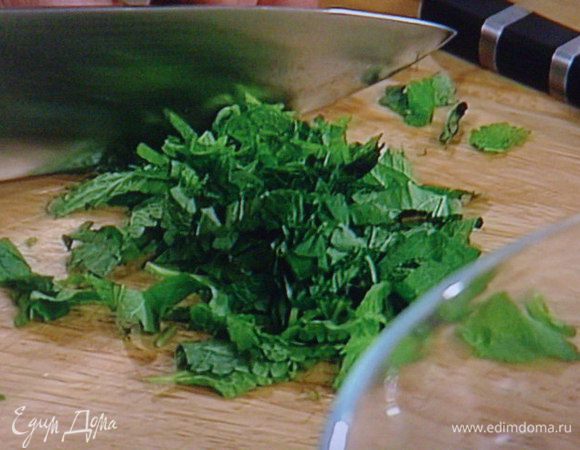 мяту мелко порубить, 