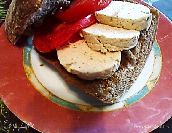 Подавала колбаску на горяченькой чиабатте с помидорами. ПРИЯТНОГО ЗАВТРАКА ЛЮБИМЫЙ!!!