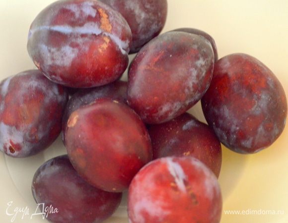 Сливы помыть и обсушить
