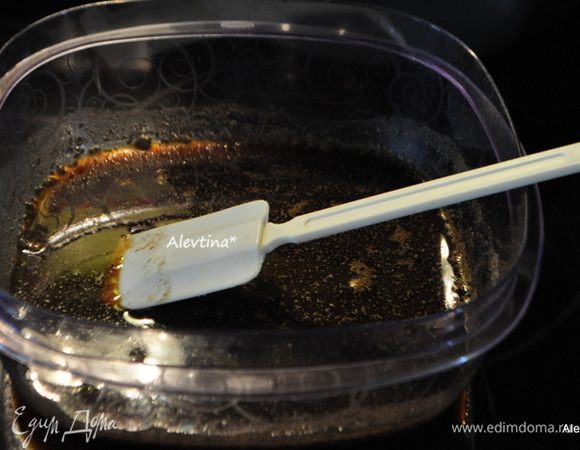 Смешать все для маринада. Положить филе свиное в блюдо или сложить в пакет ребра промытые и маринад вместе. Маринуем 1 час или более.