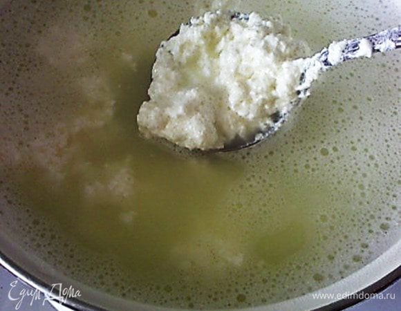 Варим до образования сыра ~ 3-5 минут.