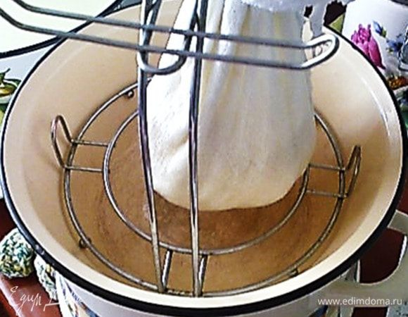 Затем посолить, перемешать и подвесить ~ 30 минут.