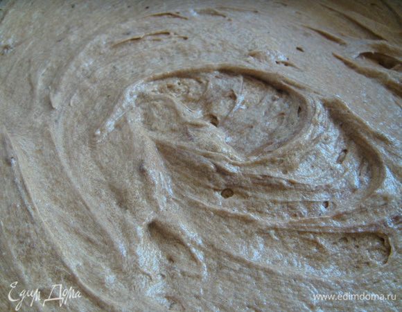 Переложить чудо в форму смазанную маслом и присыпанную мукой и отправить в духовку на 40 минут (выпекать в разогретой духовке на неб.огне, для электрической традиционно t180C)