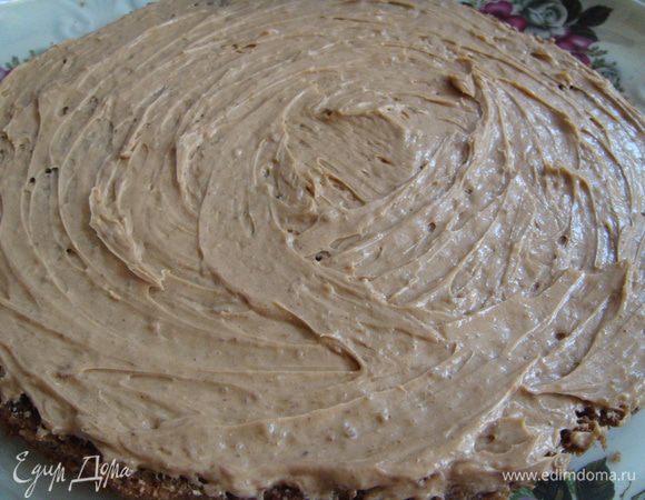 промазать наши коржи кремом (не жирно), собрать торт.