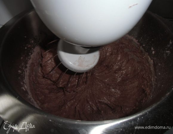 Всыпать сухую смесь и перемешать