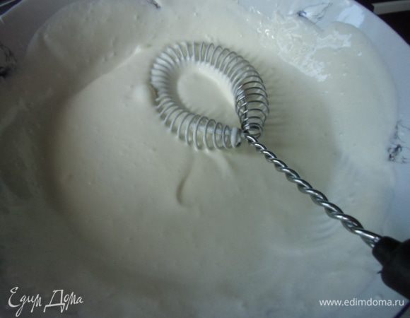 Слегка взбить венчиком