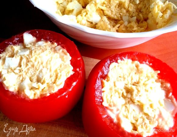 Заполняем плотно сырной начинкой.