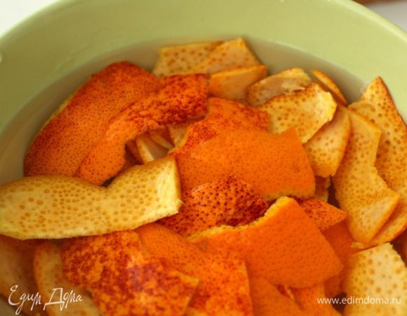 Корочки необходимо вымочить в холодной воде не менее 3 суток. Воду нужно периодически менять.