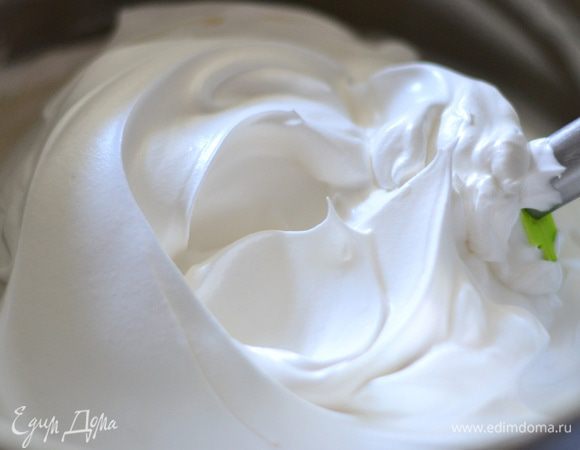 Готовим белково-заварной крем по этому рецепту http://www.edimdoma.ru/retsepty/56580-tort-letniy-limonno-yagodnyy