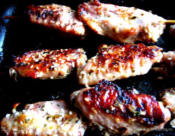 Через 25-30 минут крылышки совершенно готовы.