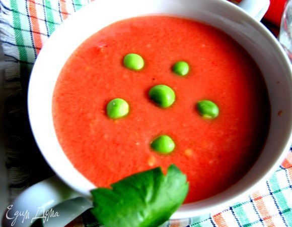 Выливаем в чашку,украшаем свежим горошком.