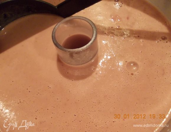 Все ингредиенты для теста закинуть в кухонный комбайн (блендер), замесить тесто, как на блины